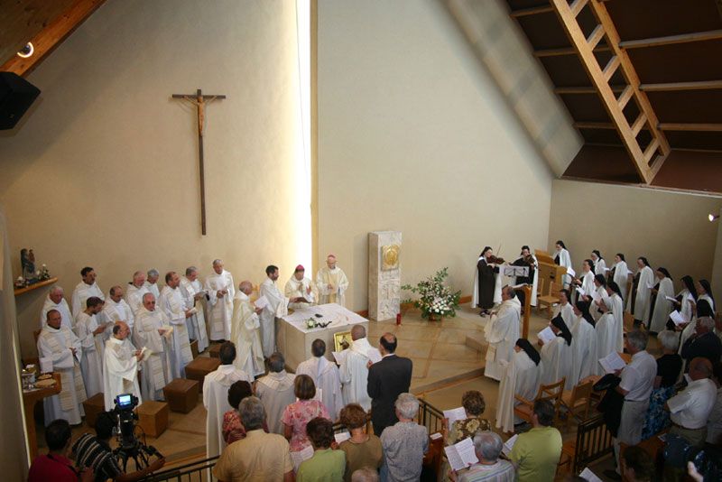 Plus de 200 personnes sont venues en cette fin dâ€™aprÃ¨s-midi du 17 juin, veille de la fÃªte du Saint Sacrement