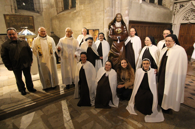 Photo de famille à l'église Saint-Michel