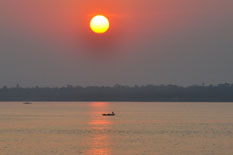 Lac au soleil couchant