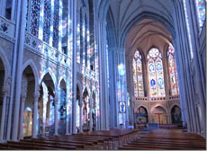 Intérieur de l'église de Pontmain