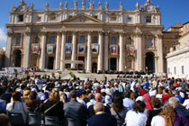 Place Saint-Pierre pour la messes de canonisation