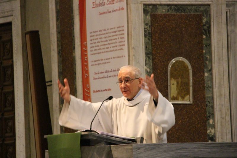 Â« Faisons-nous silencieux pour Ã©couter le Dieu qui a tant Ã  nous dire Â»