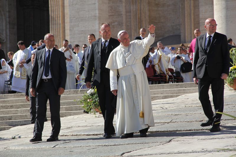 Un salut affectueux comme une derniÃ¨re bÃ©nÃ©diction : Â« Les saints ont gagnÃ© la paix en demeurant forts dans la priÃ¨re Â»