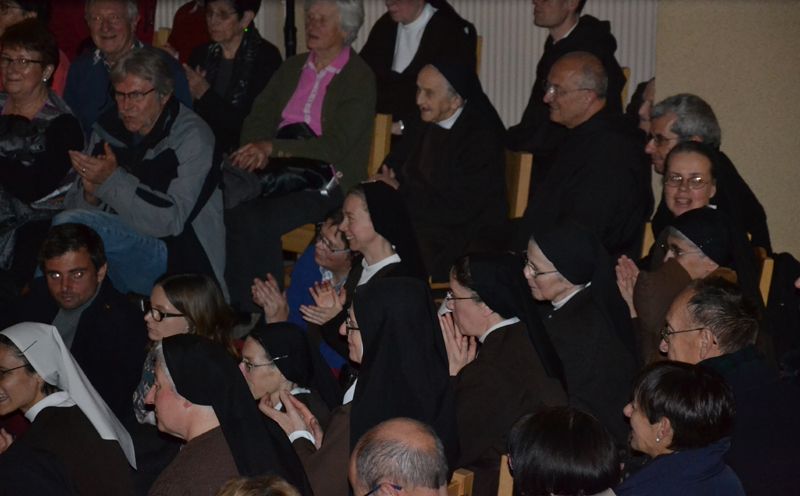 Applaudissements nourris Â« Sainte Elisabeth, la terre est en fÃªte Â» et nos cÅ“urs aussi !