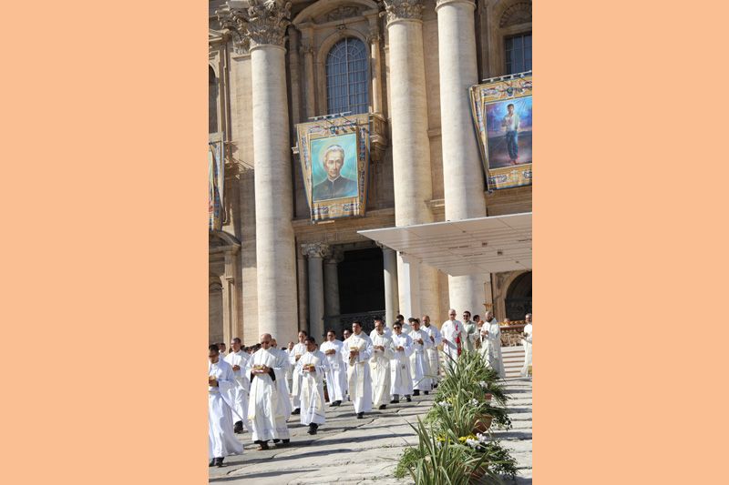 Les prÃªtres vont porter la communion