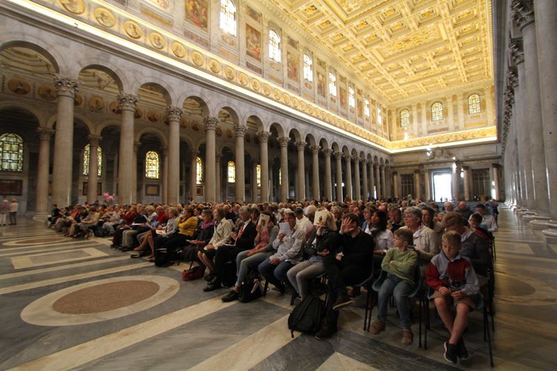 Les pÃ¨lerins sont venus nombreux pour cette premiÃ¨re messe de Sainte Elisabeth de la TrinitÃ©