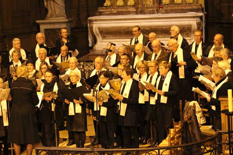 La chorale, magnifiquement dirigÃ©e par Colette LAMY