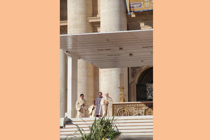 Le pape FranÃ§ois se rend Ã  son siÃ¨ge