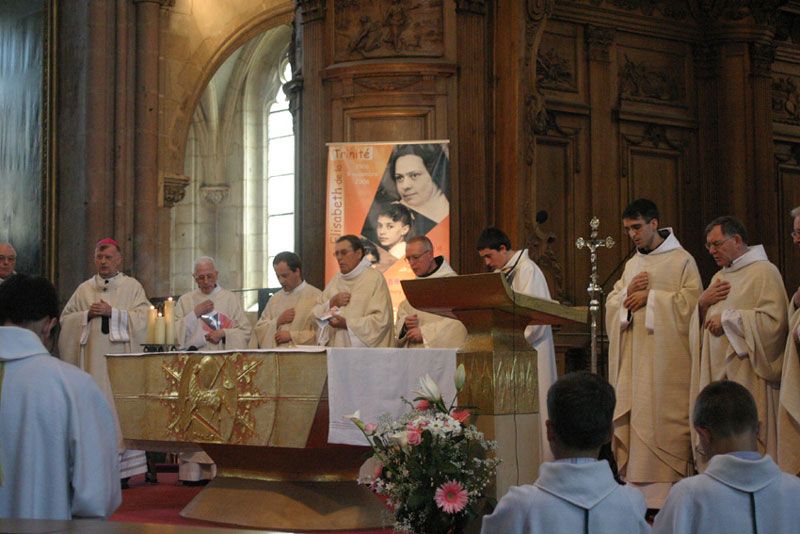 Â« O Christ, CrucifiÃ© par amour, notre Sauveur et notre Paix, bÃ©ni sois-tu, prends pitiÃ© de nous Â»