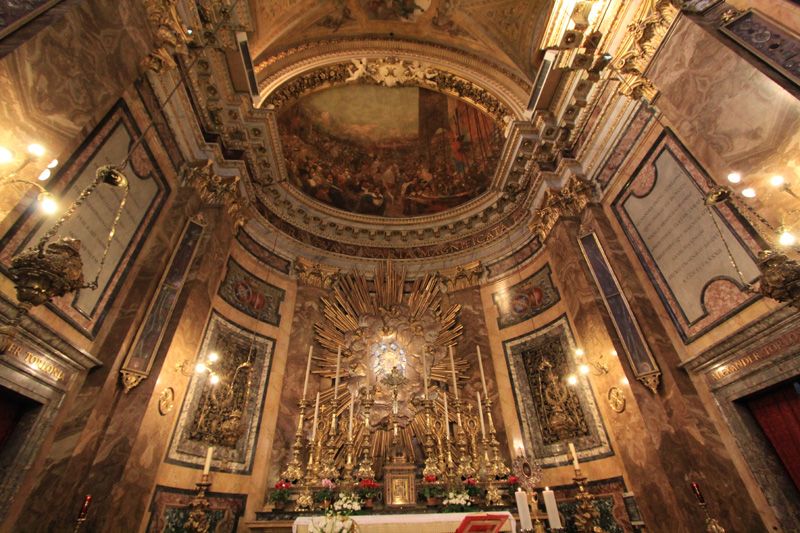 Dans la magnifique Ã©glise baroque 