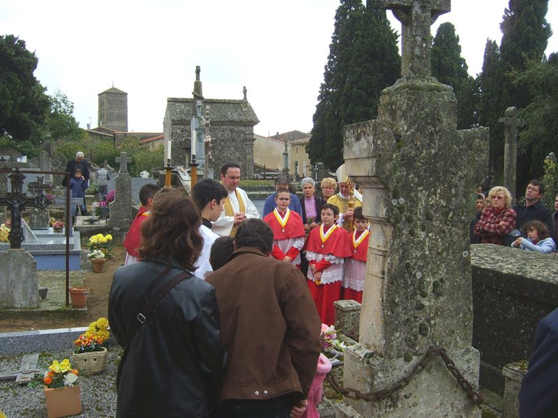 PriÃ¨re sur la tombe de lâ€™AbbÃ© Tescou, curÃ© de Carlipa au temps dâ€™Elisabeth