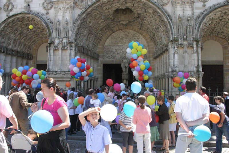 LÃ¢cher de ballons Ã  lâ€™issue de la cÃ©rÃ©monie