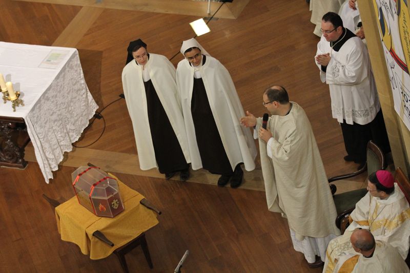 Le PÃ¨re Romano Gambalunga, postulateur gÃ©nÃ©ral des carmes, dit sa joie de procÃ©der Ã  ce rituel 