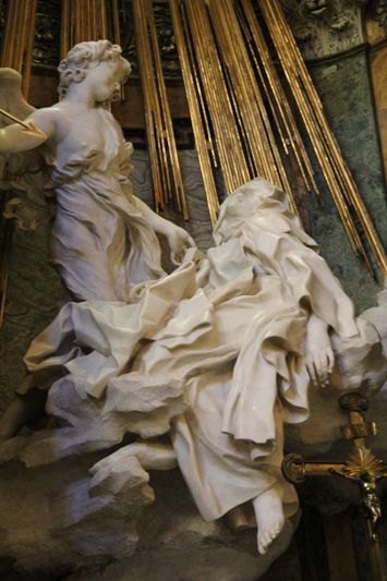 En prÃ©sence de la cÃ©lÃ¨bre statue du Bernin de la transverbÃ©ration de ThÃ©rÃ¨se dâ€™Avila 